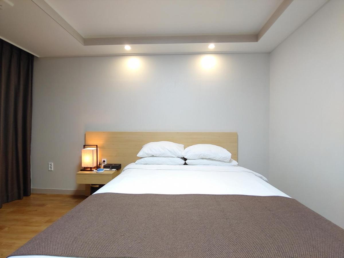 Jeju Lavender Hotel Seogwipo Ngoại thất bức ảnh