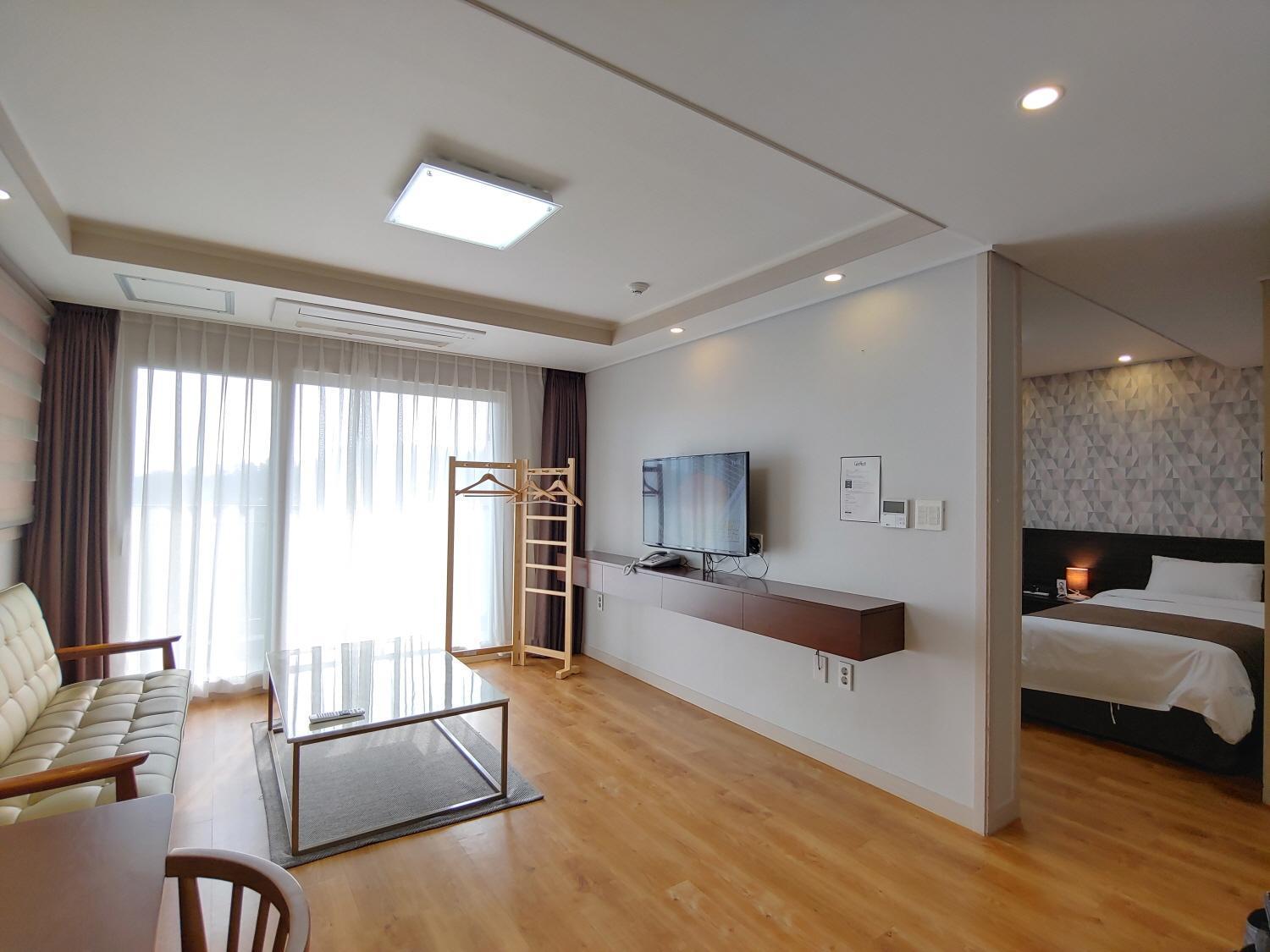 Jeju Lavender Hotel Seogwipo Ngoại thất bức ảnh