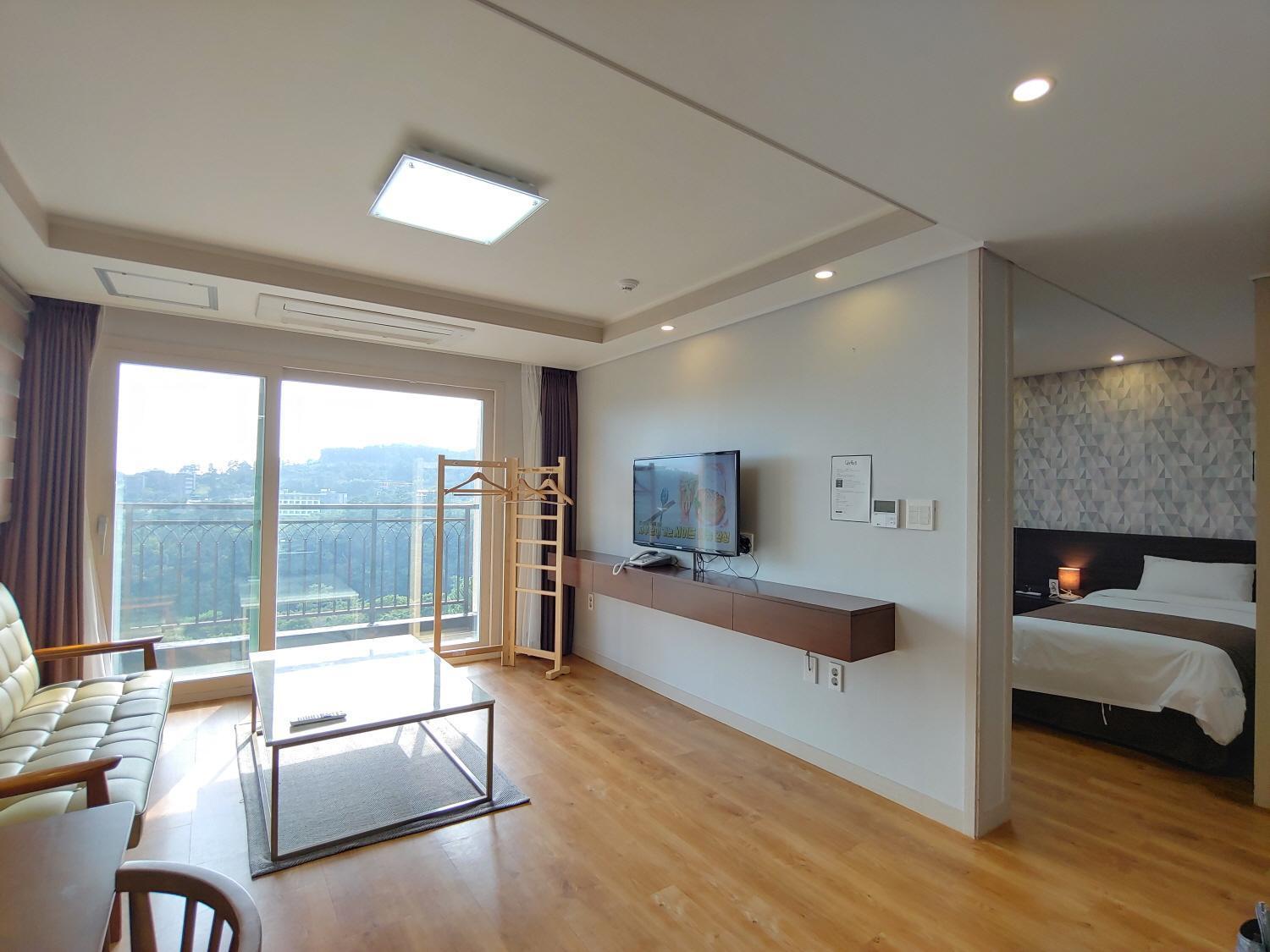 Jeju Lavender Hotel Seogwipo Ngoại thất bức ảnh