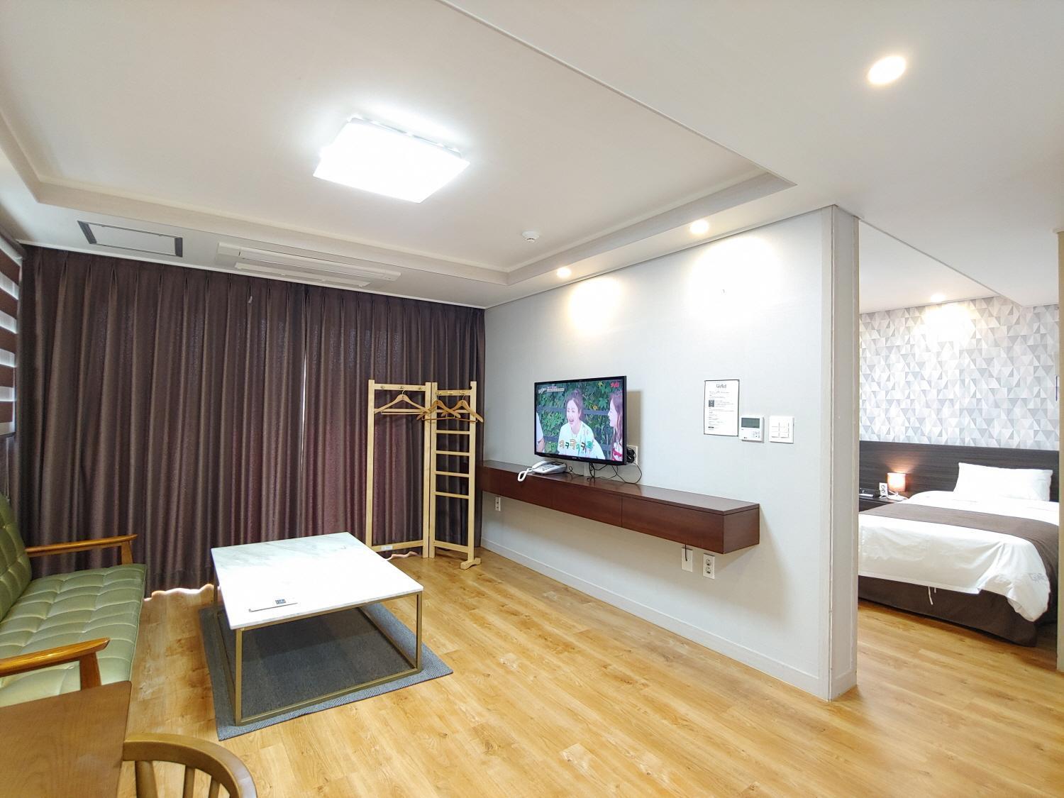 Jeju Lavender Hotel Seogwipo Ngoại thất bức ảnh