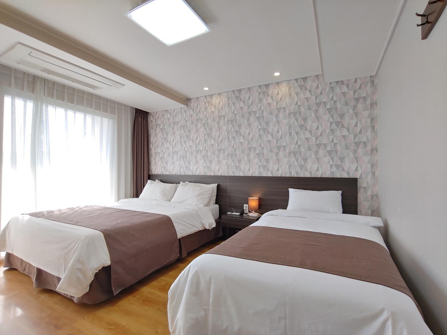 Jeju Lavender Hotel Seogwipo Ngoại thất bức ảnh