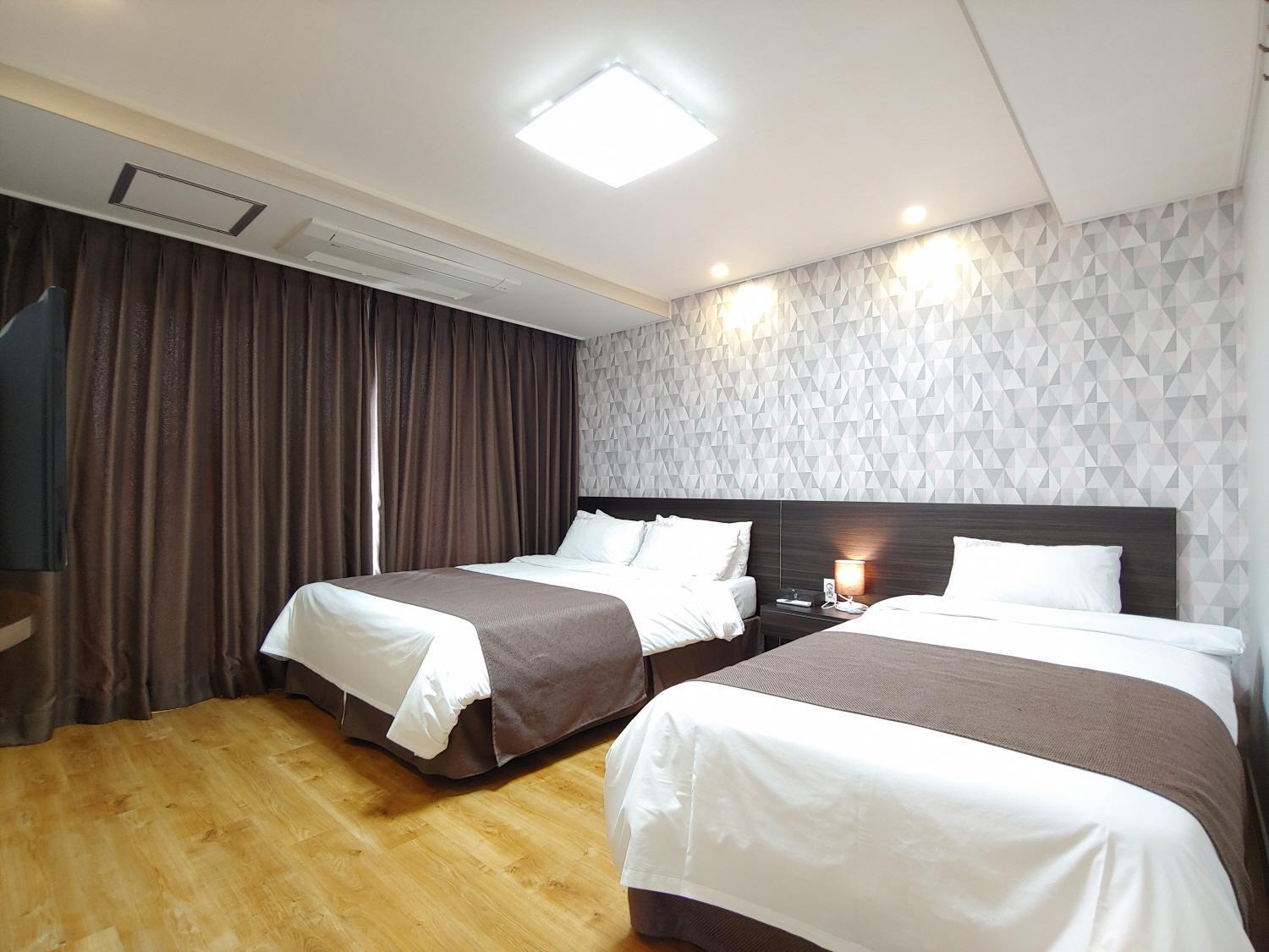 Jeju Lavender Hotel Seogwipo Ngoại thất bức ảnh