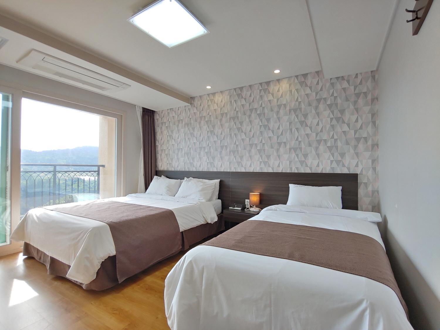 Jeju Lavender Hotel Seogwipo Ngoại thất bức ảnh