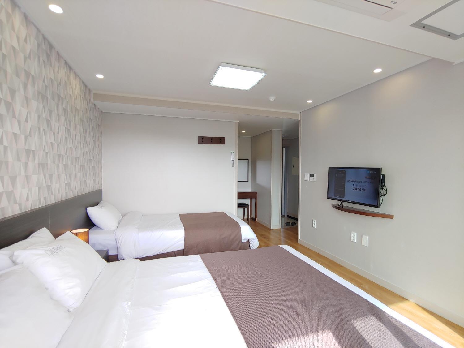 Jeju Lavender Hotel Seogwipo Ngoại thất bức ảnh