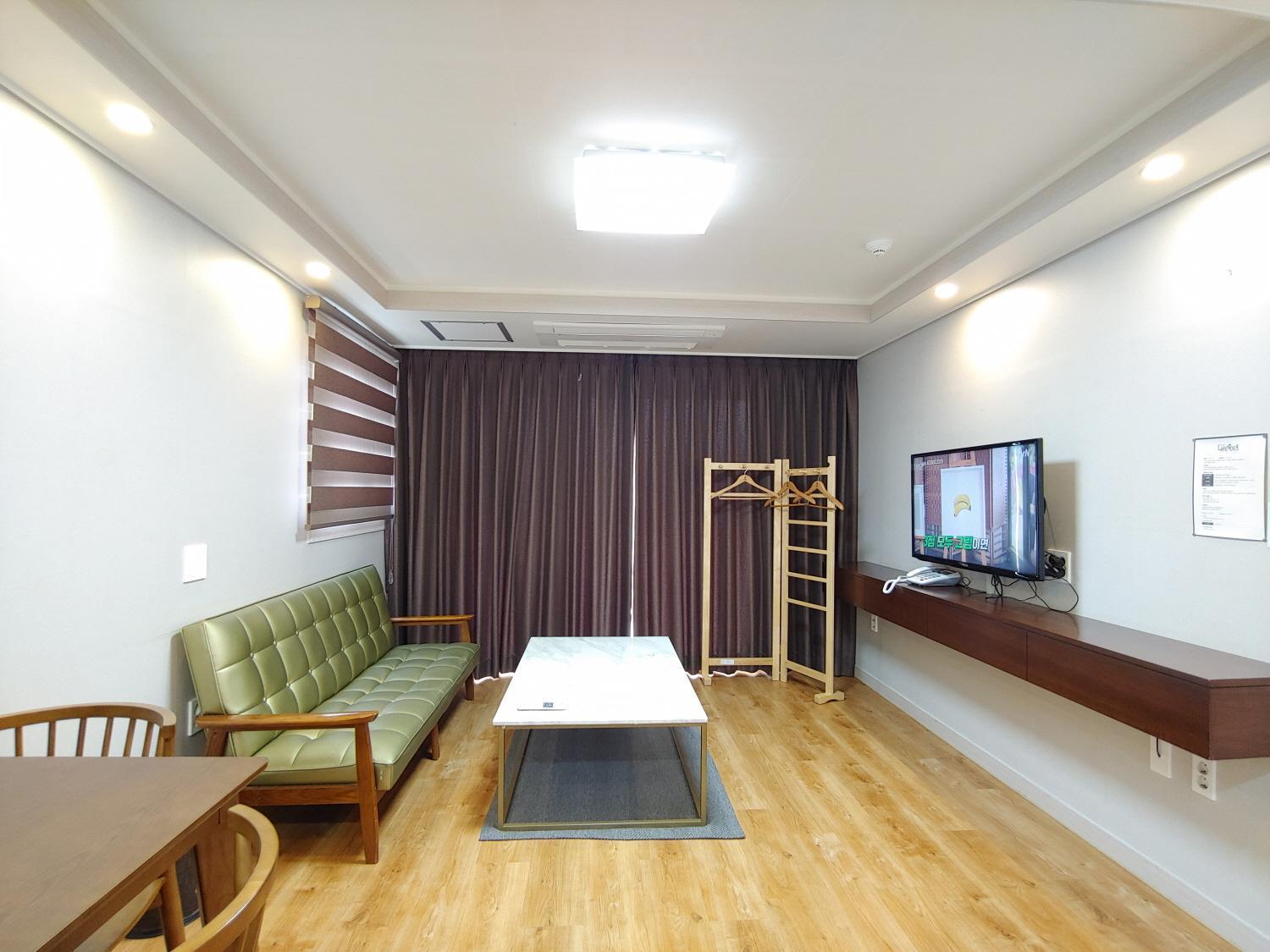 Jeju Lavender Hotel Seogwipo Ngoại thất bức ảnh