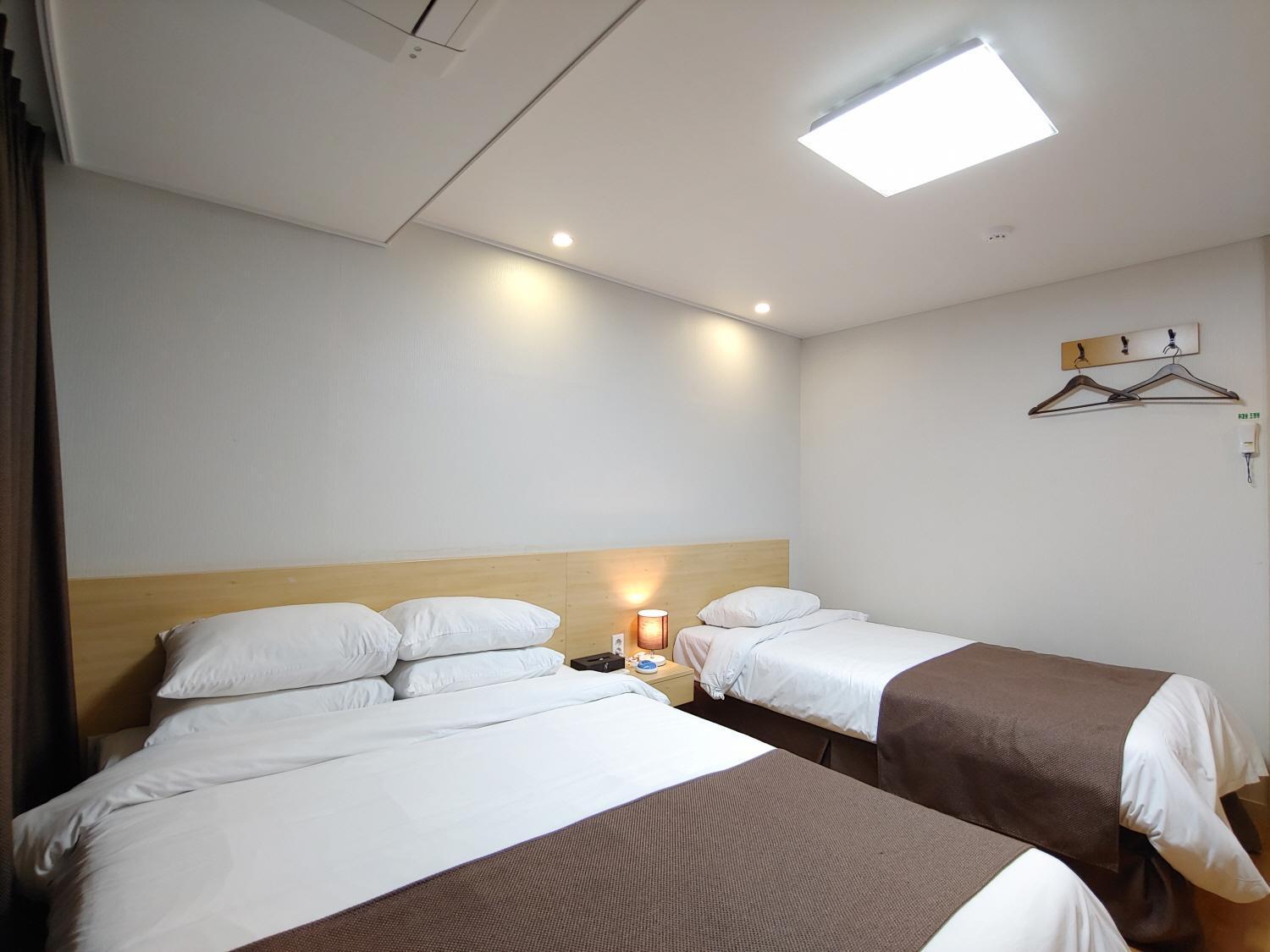 Jeju Lavender Hotel Seogwipo Ngoại thất bức ảnh