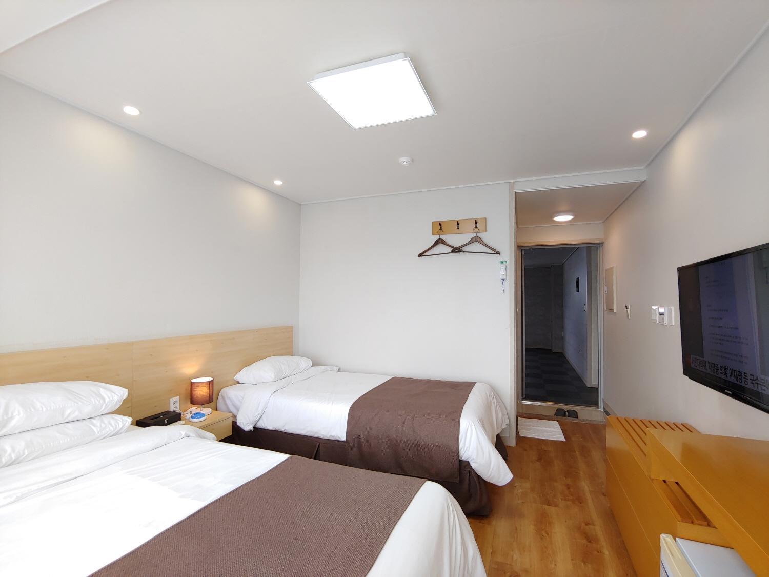 Jeju Lavender Hotel Seogwipo Ngoại thất bức ảnh