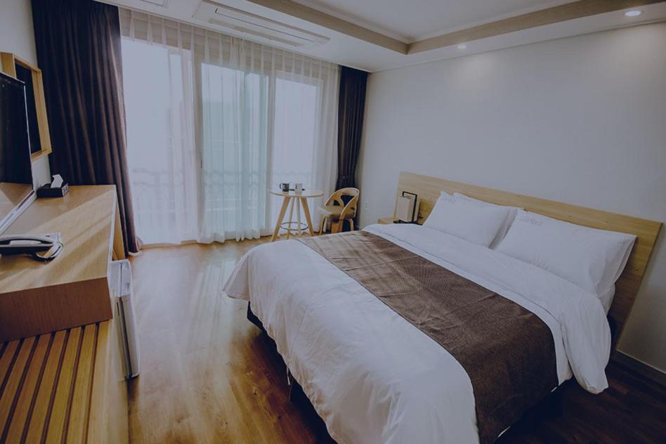 Jeju Lavender Hotel Seogwipo Ngoại thất bức ảnh