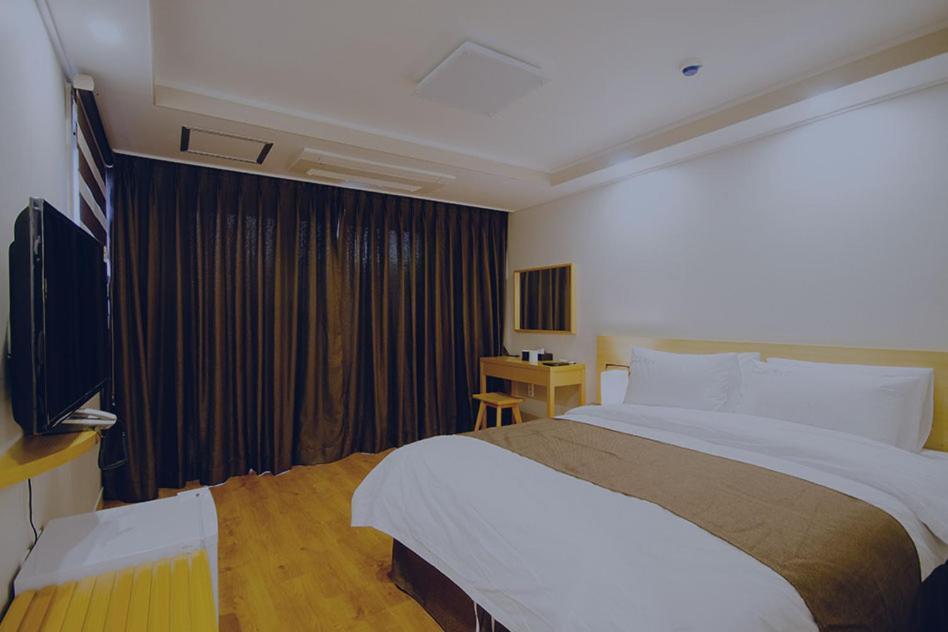 Jeju Lavender Hotel Seogwipo Ngoại thất bức ảnh